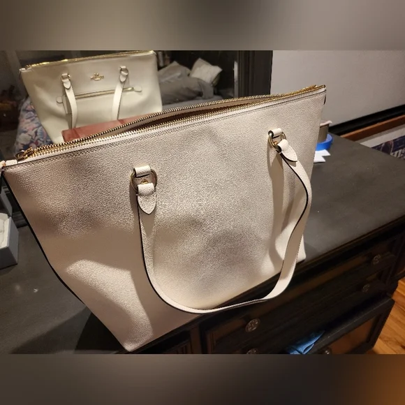 Coach Off-White Tote Bag - Picture 6 of 9